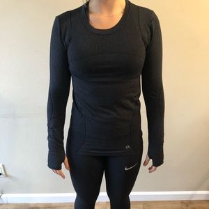 Gap fit gray long sleeve dry-fit work out shirt